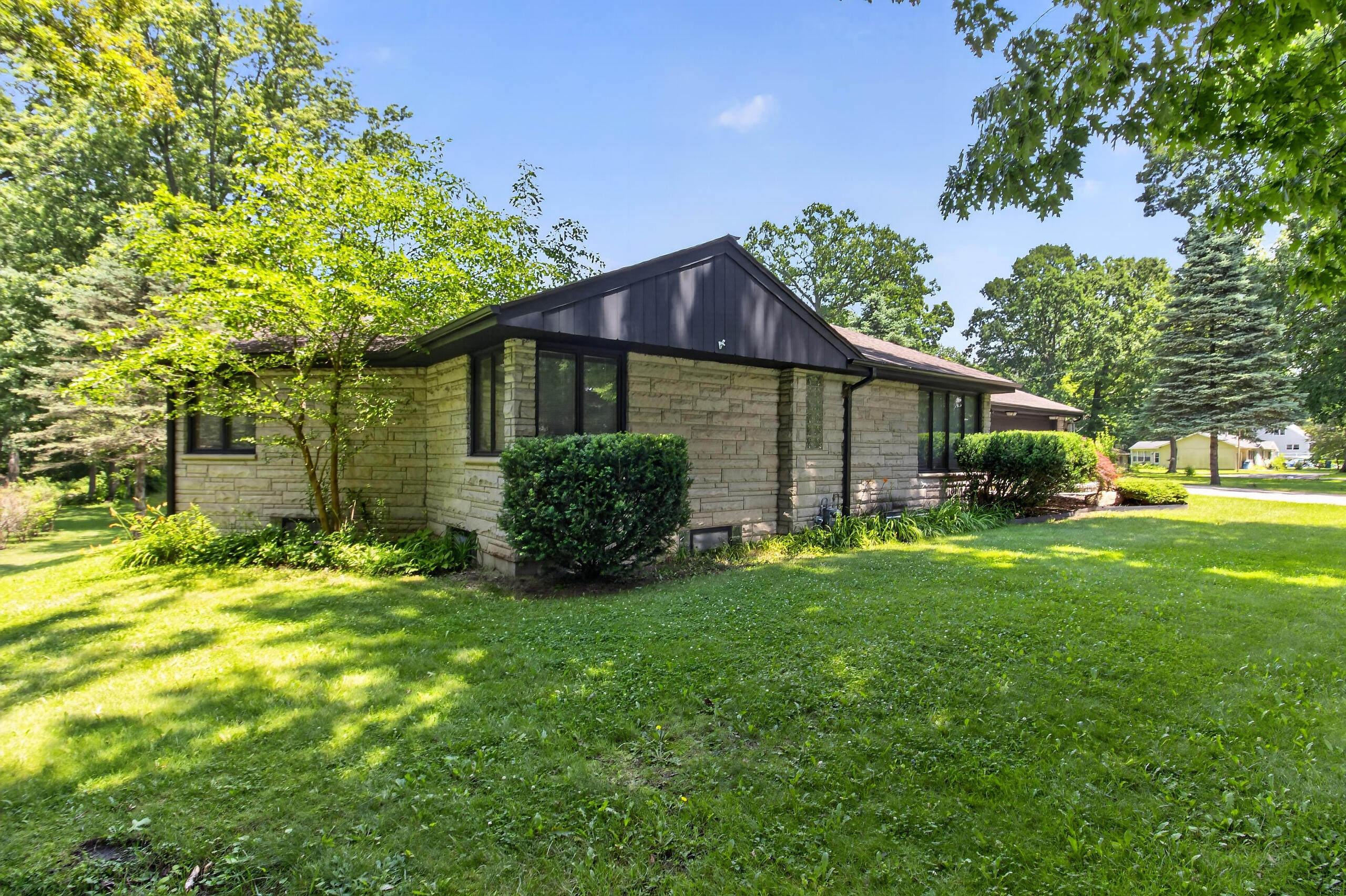 120 East Oak Hill Road Porter, IN 46304 - Photo 8 of 44 2560x1704