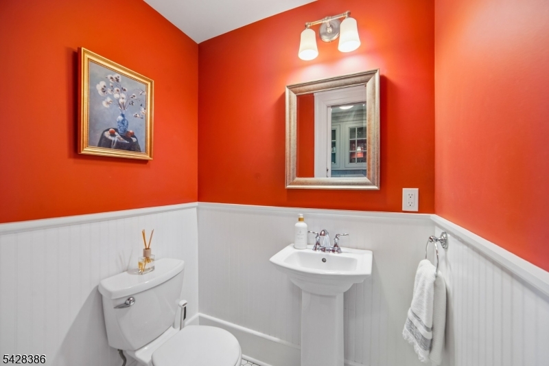 148 Beekman Road Summit, NJ 07901 - Photo 11 of 31