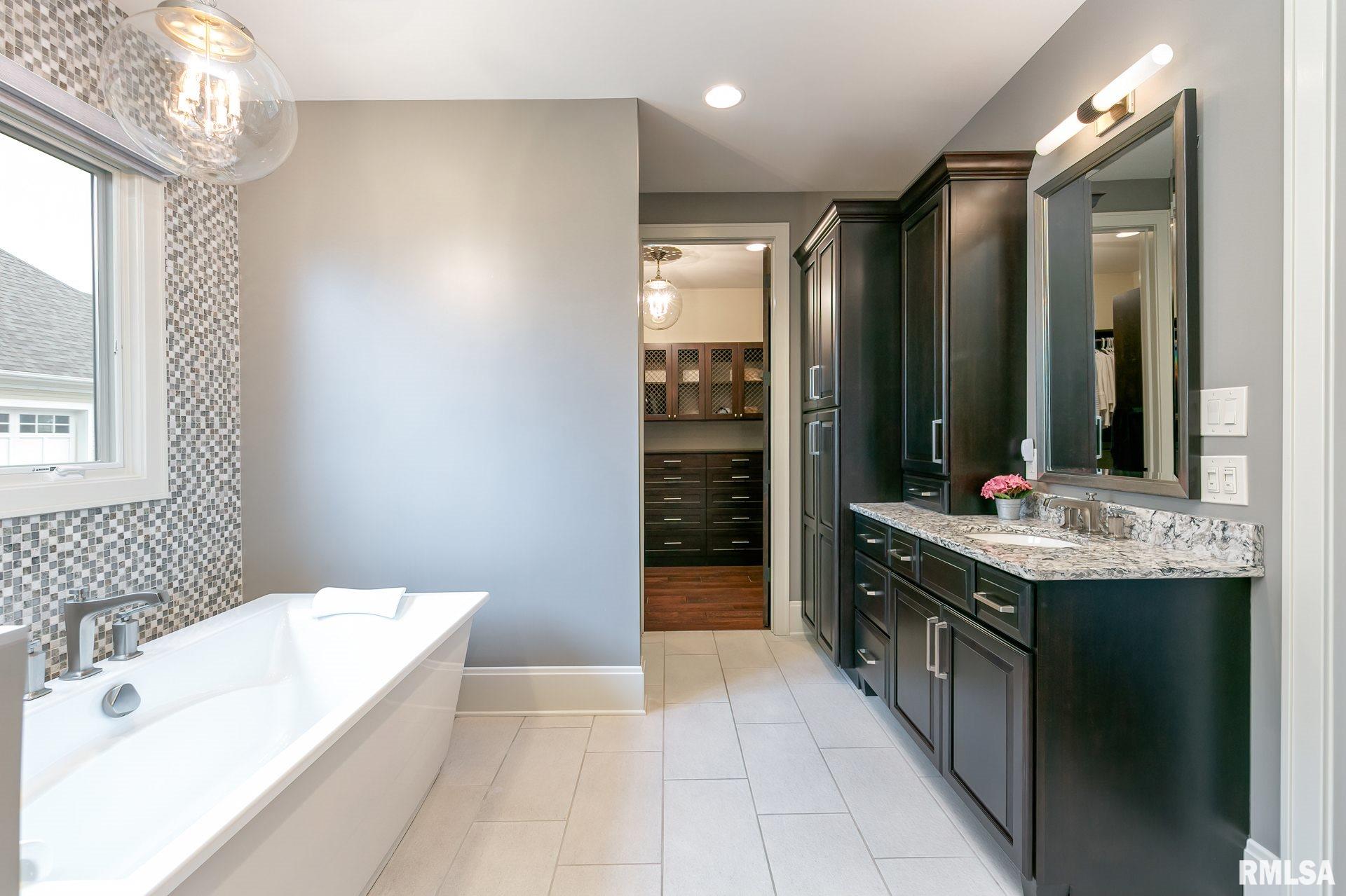5982 Cardinal Road Bettendorf, IA 52722 - Photo 21 of 50 Gallery Image 21