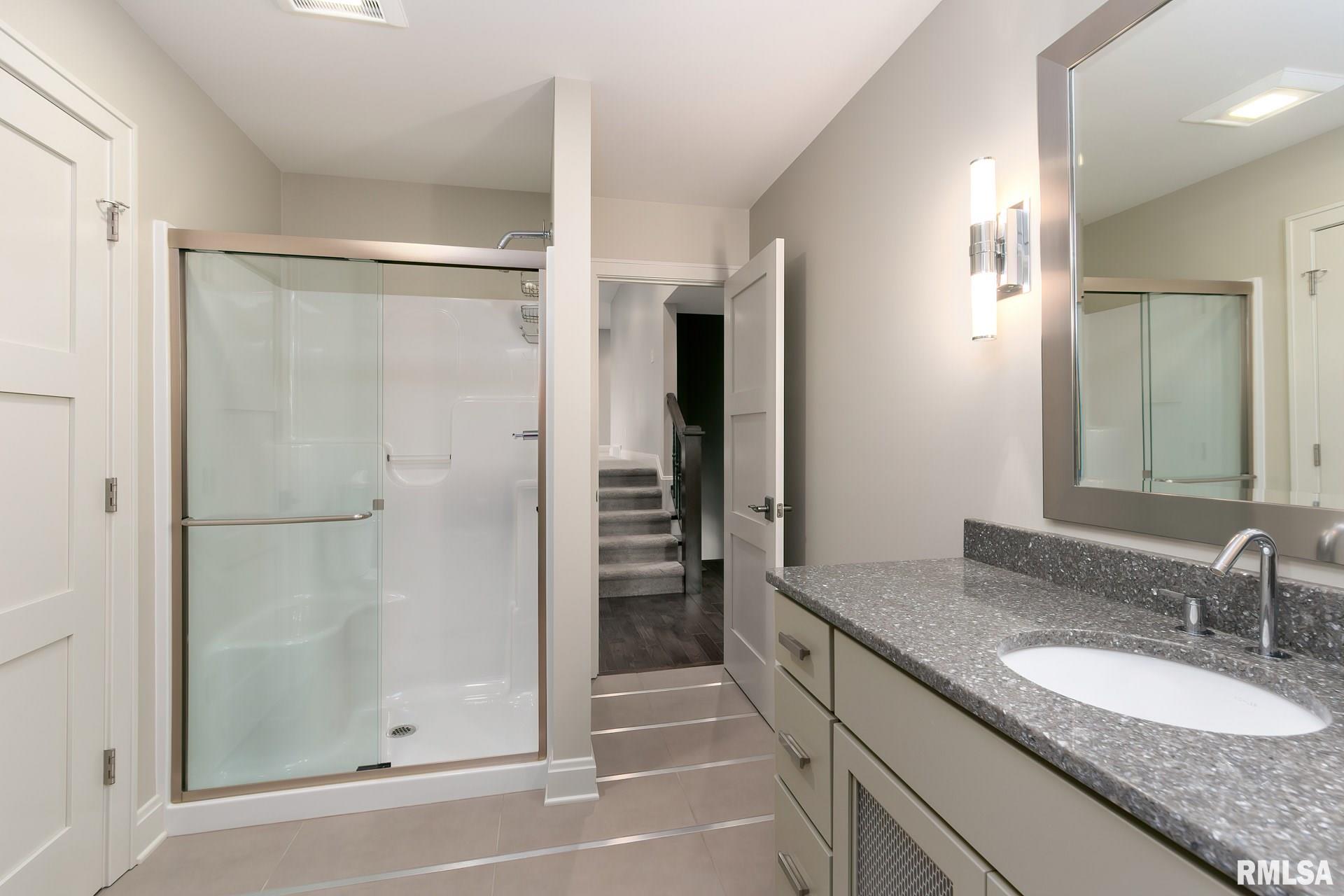 5982 Cardinal Road Bettendorf, IA 52722 - Photo 29 of 50 Gallery Image 29