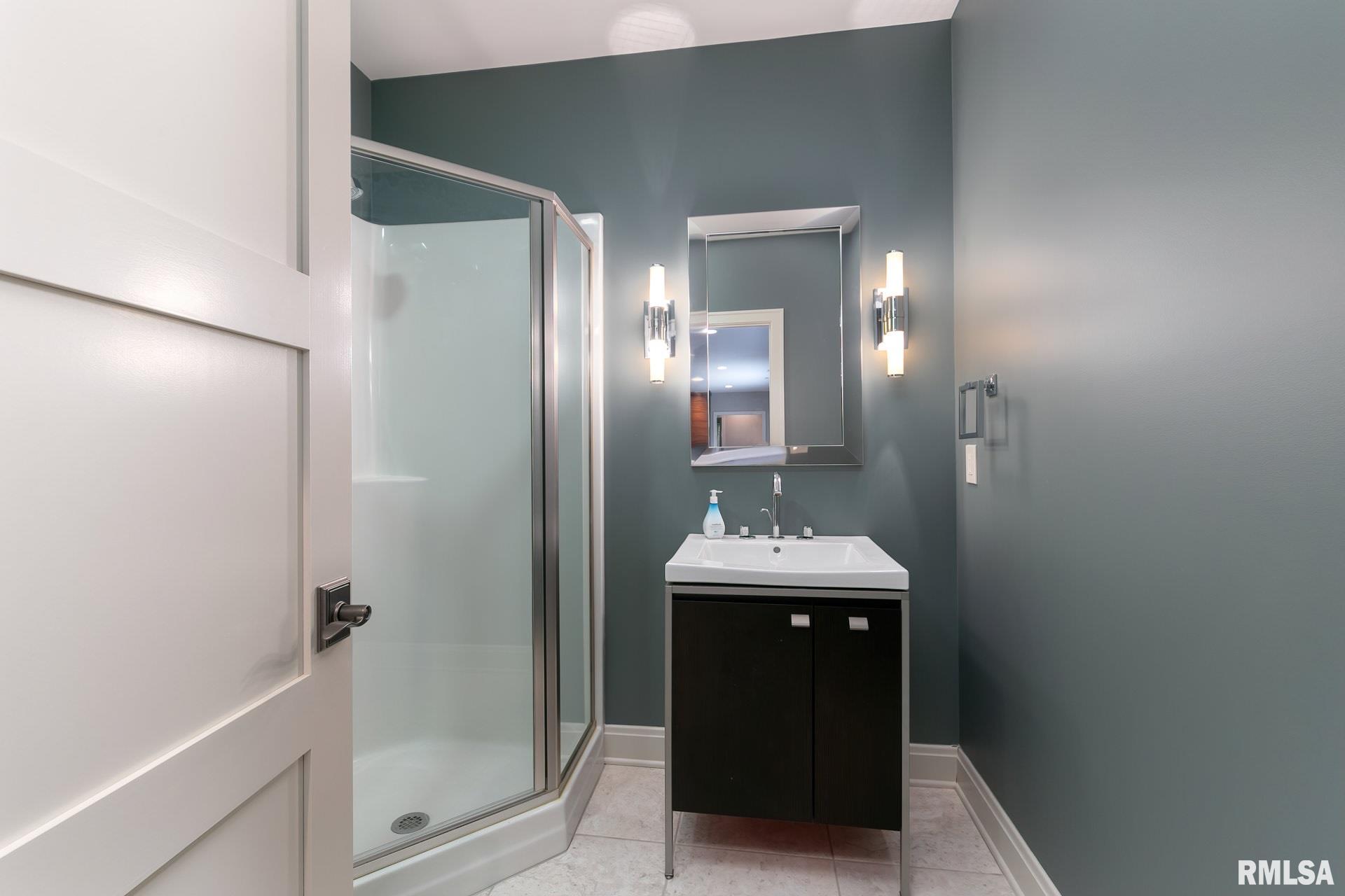 5982 Cardinal Road Bettendorf, IA 52722 - Photo 40 of 50 Gallery Image 40