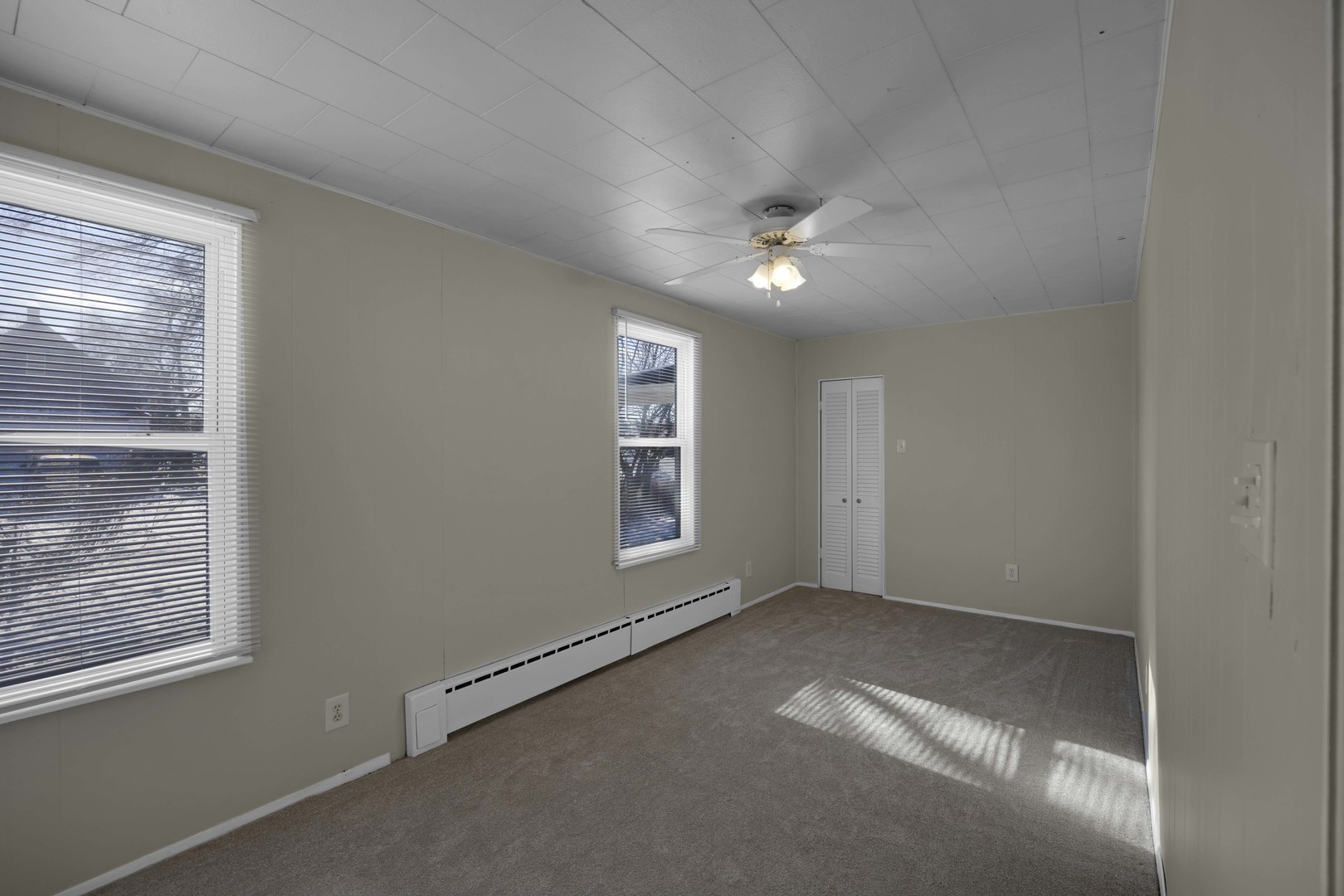 3333 Union Avenue Steger, IL 60475 - Photo 17 of 31 an empty room with windows and fan