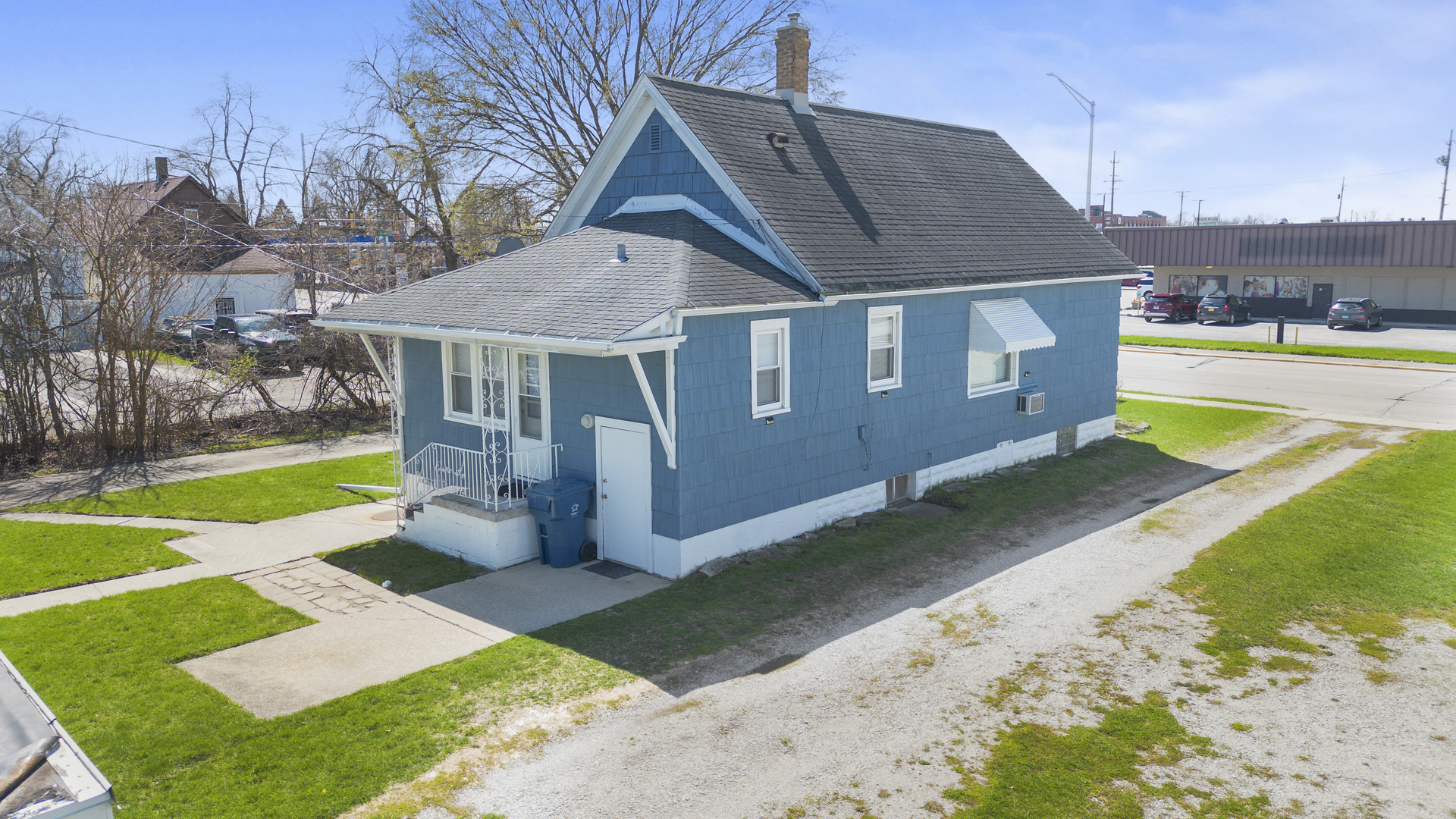 3333 Union Avenue Steger, IL 60475 - Photo 31 of 31 a aerial view of a house with a yard