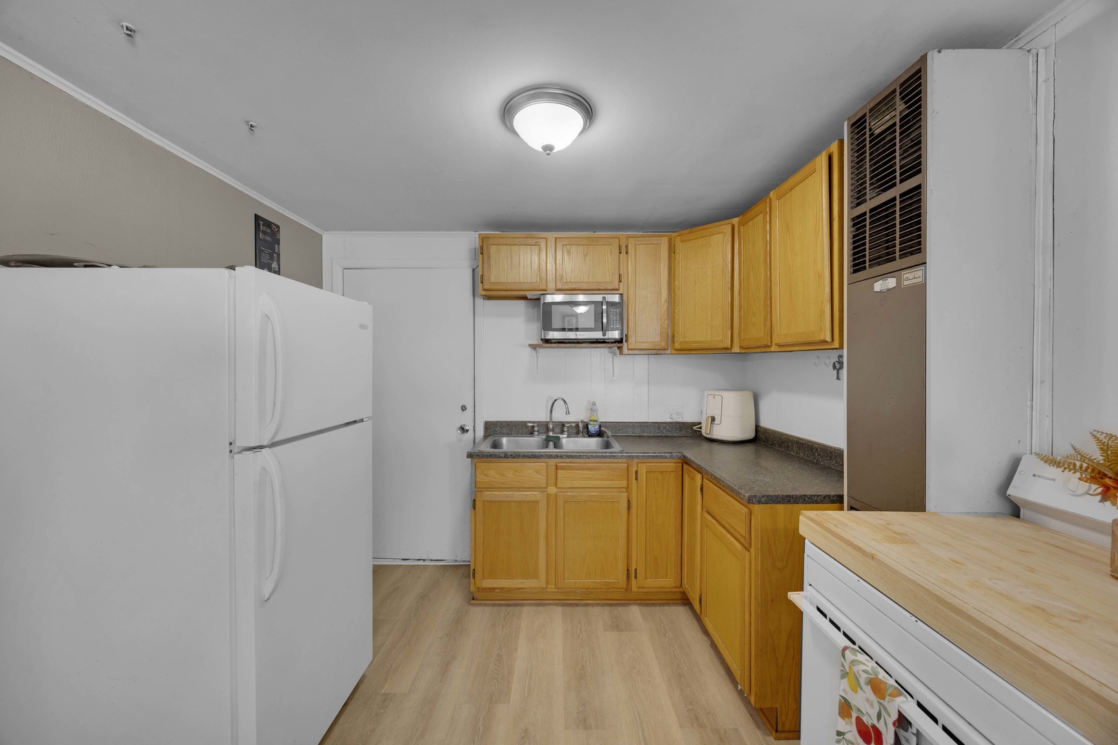 3333 Union Avenue Steger, IL 60475 - Photo 10 of 31 a kitchen with a refrigerator a stove top oven a sink and dishwasher
