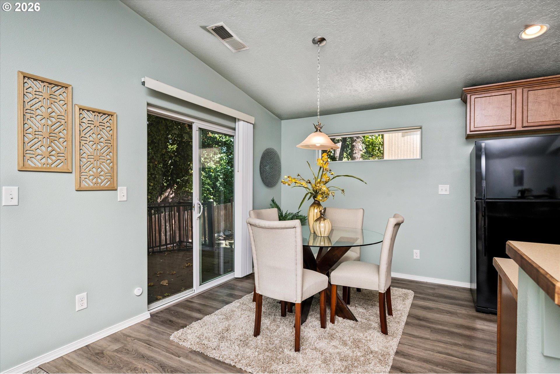 4868 Glacier Drive Springfield, OR 97478 - Photo 8 of 31 Dining Area