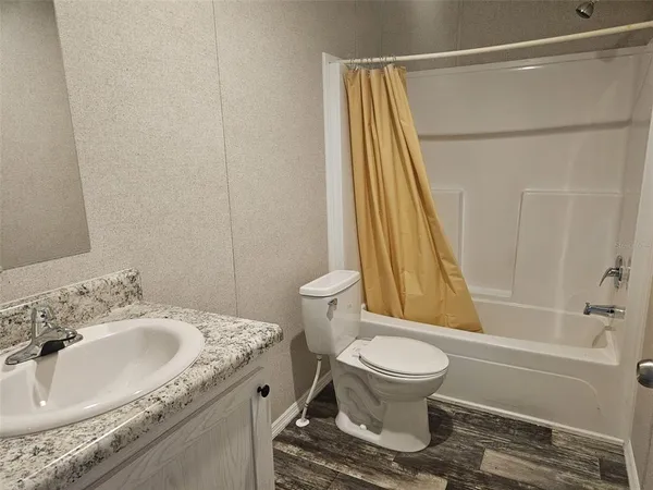 $1,800 | 123 4th Street, Orlando, FL 32824
