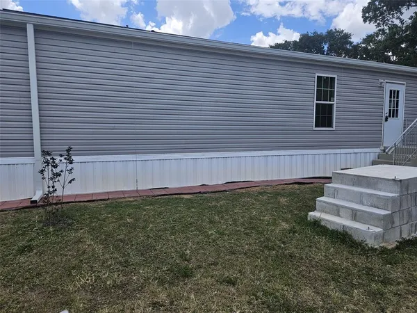 $1,800 | 123 4th Street, Orlando, FL 32824