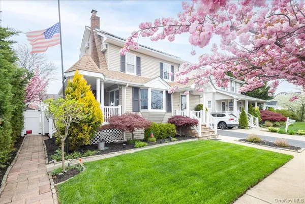 $899,000 | 210 Frederick Avenue, Bellmore, NY 11710