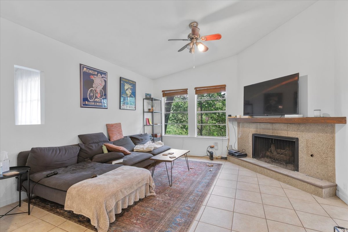 6307 Shadow Valley Drive Austin, TX 78731 - Photo 8 of 24