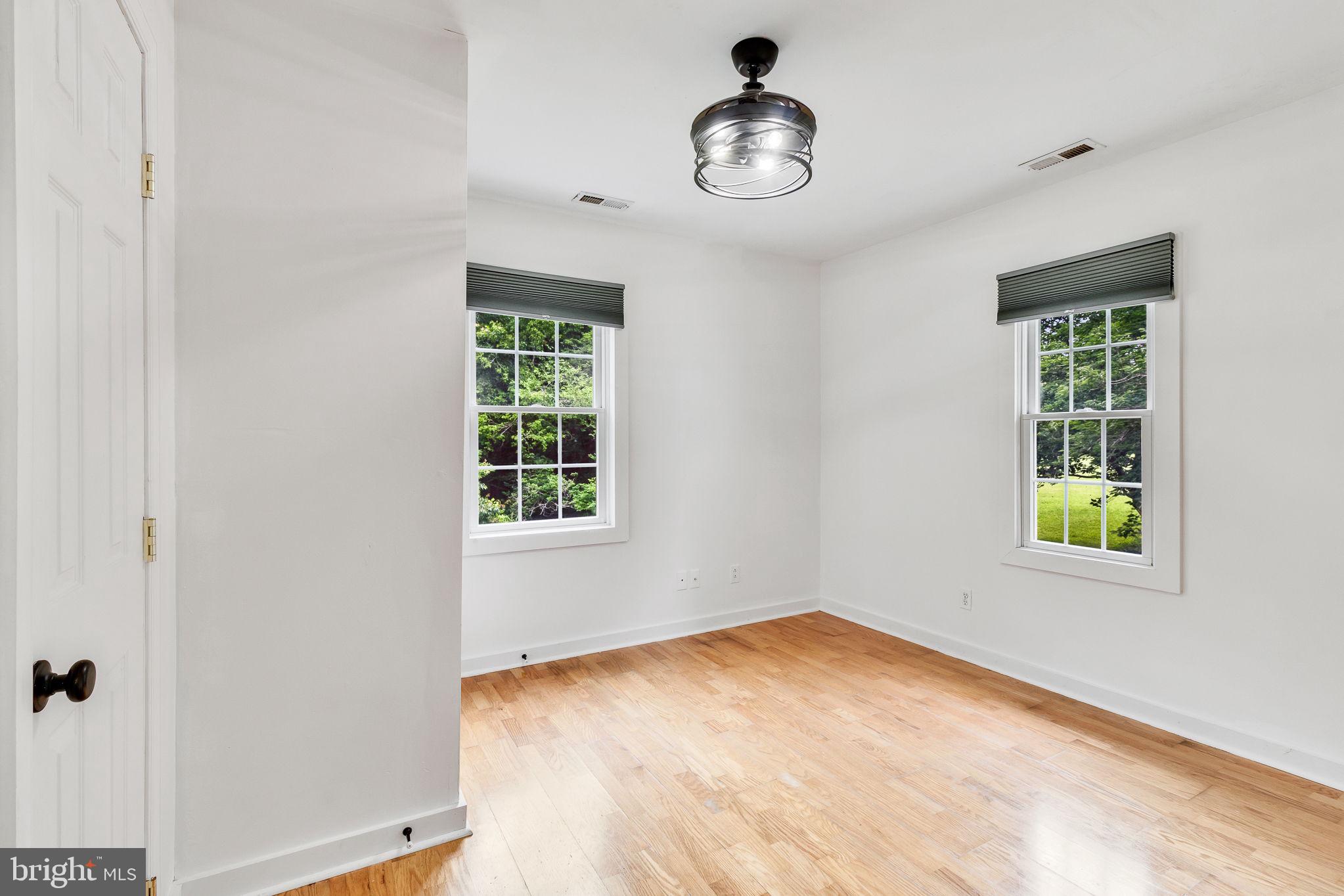 3952 Irvington Road Irvington, VA 22480 - Photo 35 of 77 an empty room with window