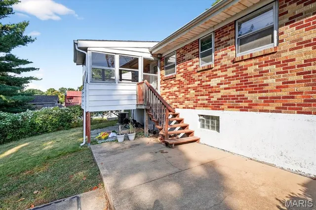 $257,000 | 8106 Fawn Avenue, Brentwood, MO 63144