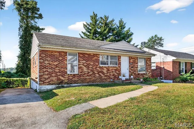 $257,000 | 8106 Fawn Avenue, Brentwood, MO 63144