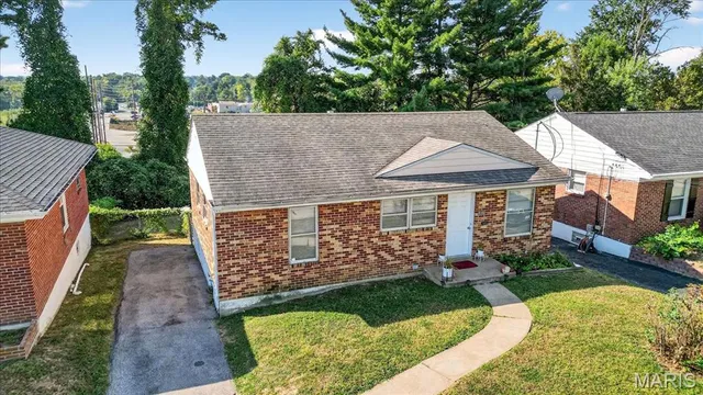 $257,000 | 8106 Fawn Avenue, Brentwood, MO 63144