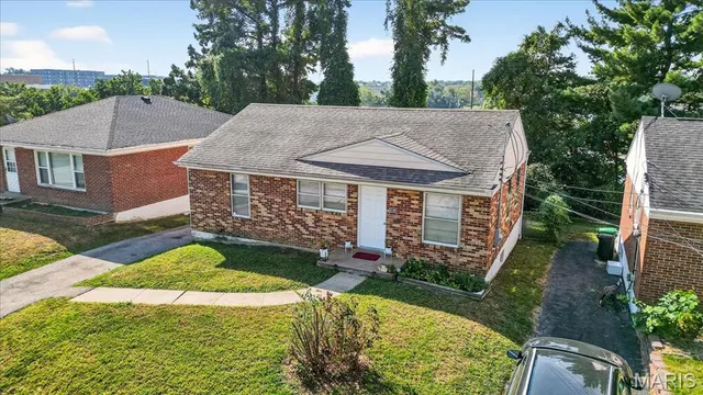 $257,000 | 8106 Fawn Avenue, Brentwood, MO 63144