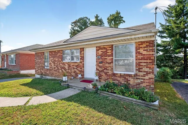 $257,000 | 8106 Fawn Avenue, Brentwood, MO 63144