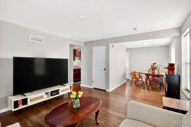 $257,000 | 8106 Fawn Avenue, Brentwood, MO 63144