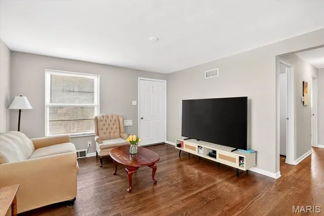 $257,000 | 8106 Fawn Avenue, Brentwood, MO 63144