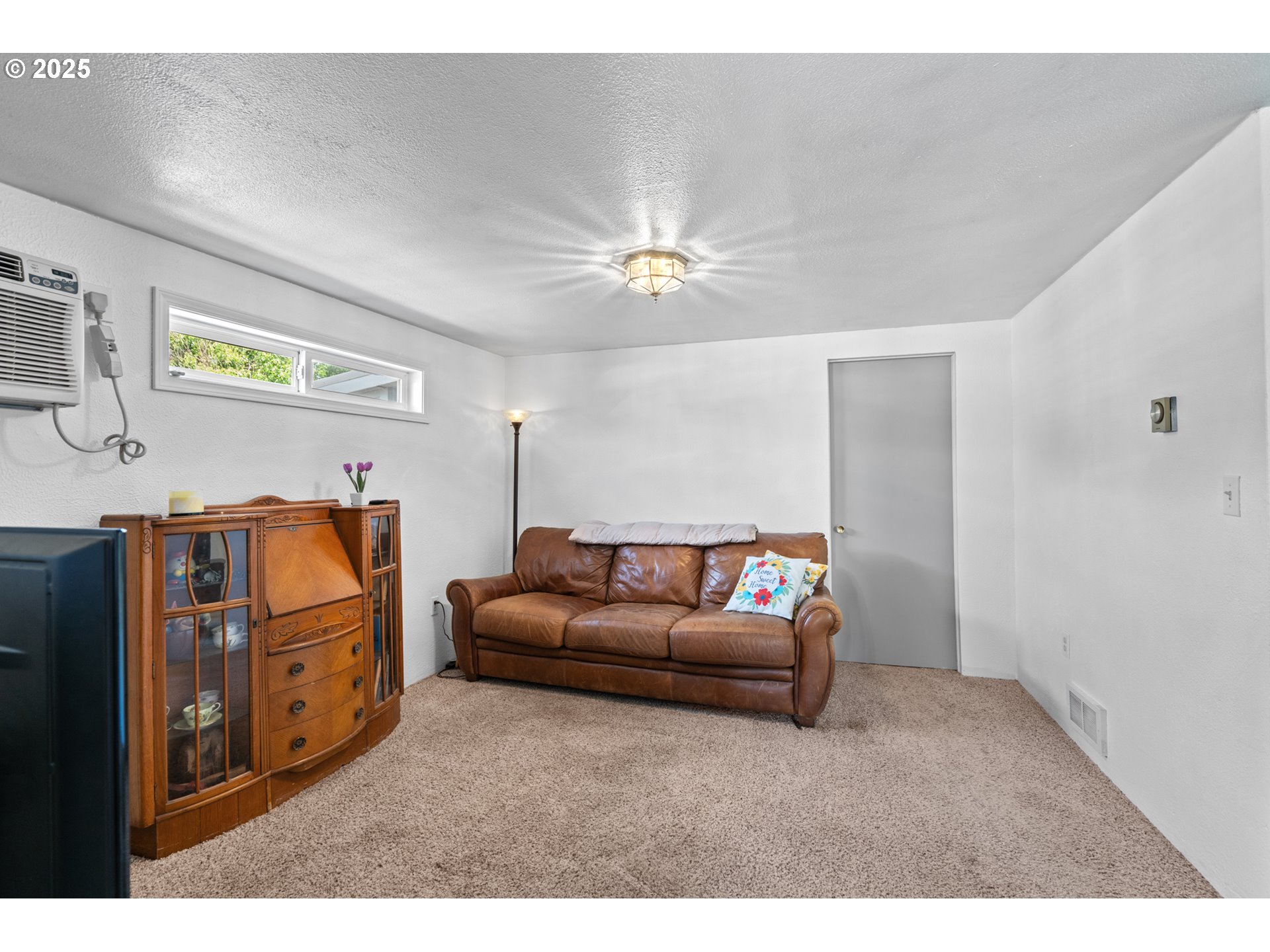 814 Southwest 44th Street Pendleton, OR 97801 - Photo 16 of 35 a living room with furniture and a flat screen tv