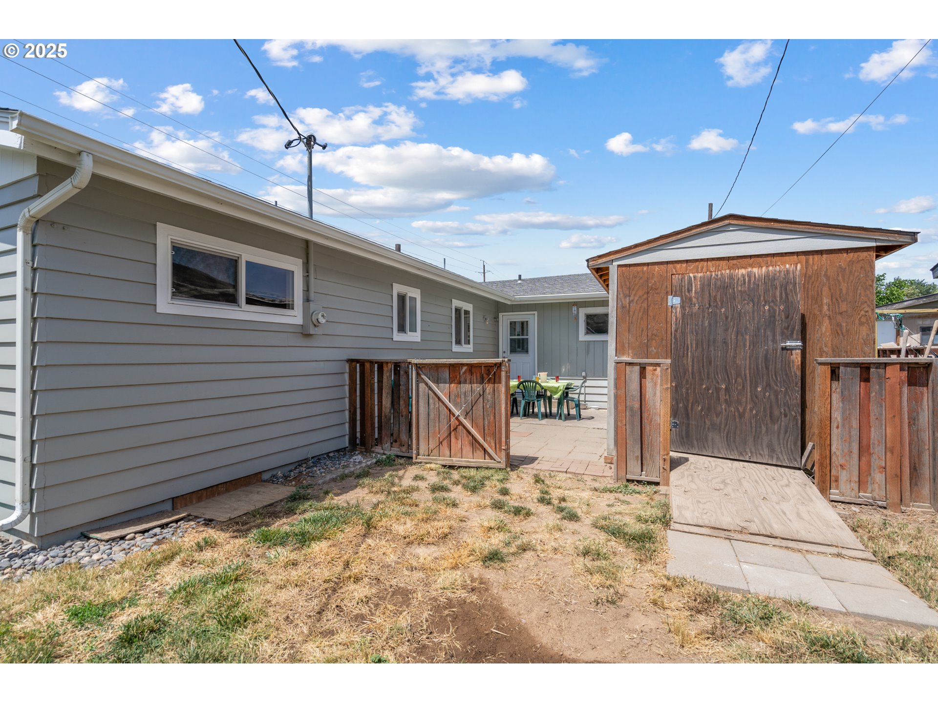 814 Southwest 44th Street Pendleton, OR 97801 - Photo 30 of 35 a view of a backyard with a table and chairs
