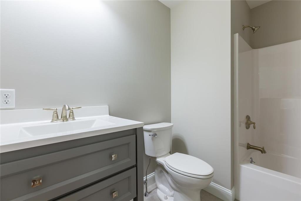 7 Stratton Woods Lane Cumberland Center, ME 04021 - Photo 28 of 35 2nd floor full bathroom.