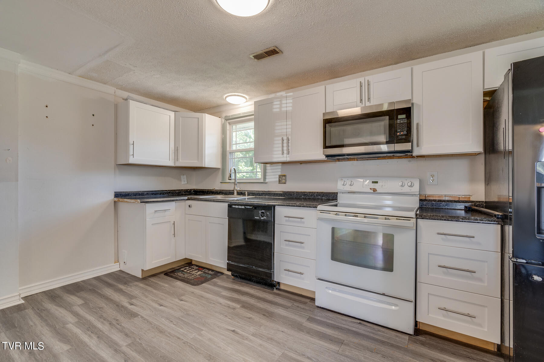 337 Frank Lowe Road Jonesborough, TN 37659 - Photo 7 of 25 009