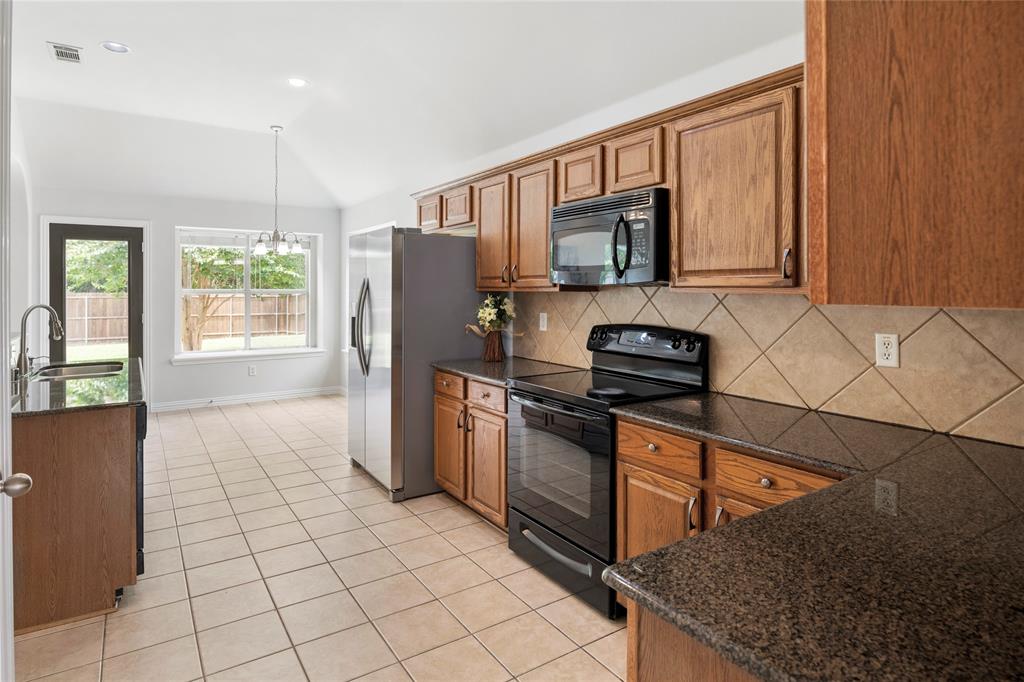 135 Springtree Street Denton, TX 76209 - Photo 8 of 26