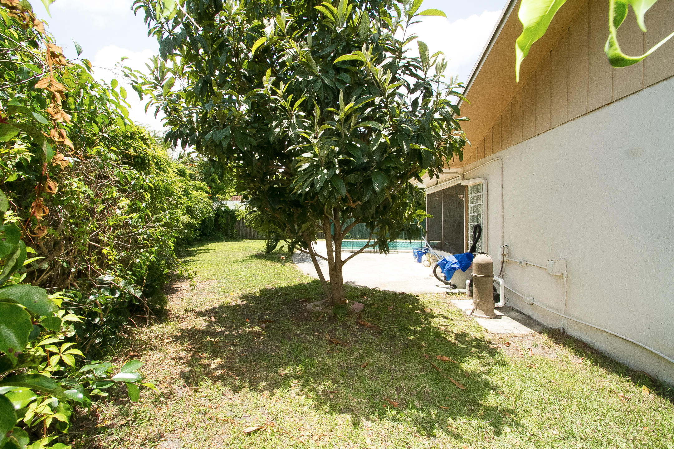1011 Southwest 11th Terrace Boca Raton, FL 33486 - Photo 33 of 38 Side Yard