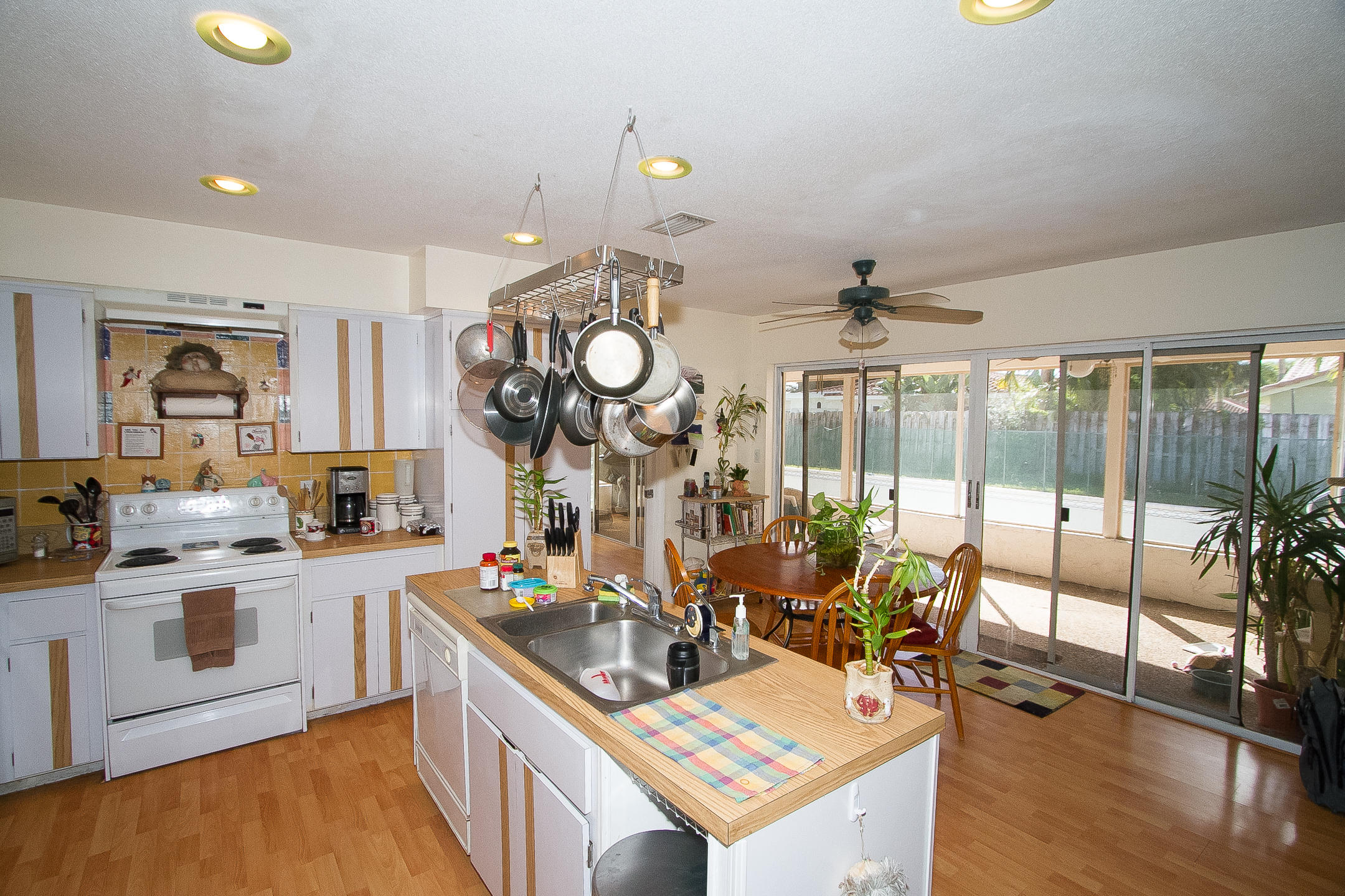 1011 Southwest 11th Terrace Boca Raton, FL 33486 - Photo 8 of 38 Kitchen View