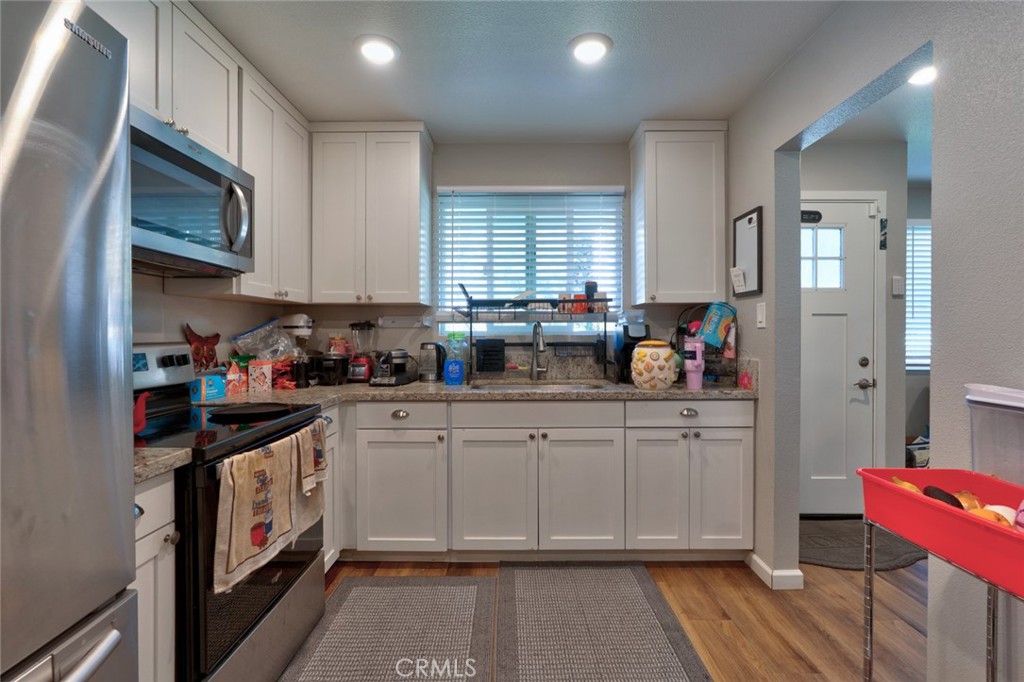 1840 Cheyenne Drive Merced, CA 95348 - Photo 19 of 90 a kitchen with stainless steel appliances granite countertop a stove a sink and a refrigerator