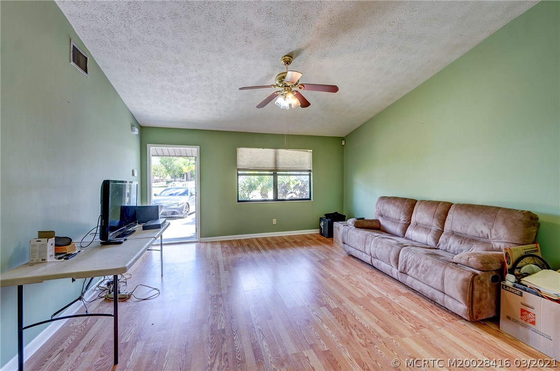 4597 Southeast Marie Way Stuart, FL 34997 - Photo 4 of 37 Gallery Image 4