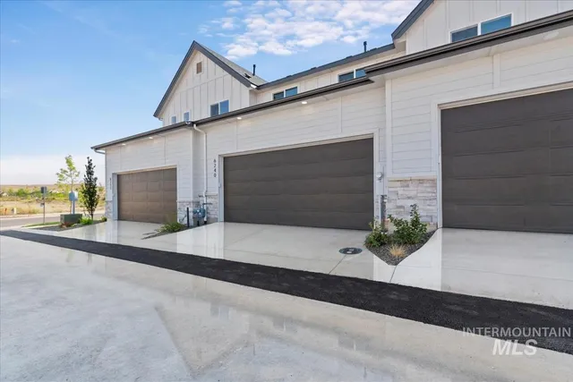 $454,800 | 6240 North Holly Springs Lane, Eagle, ID 83616