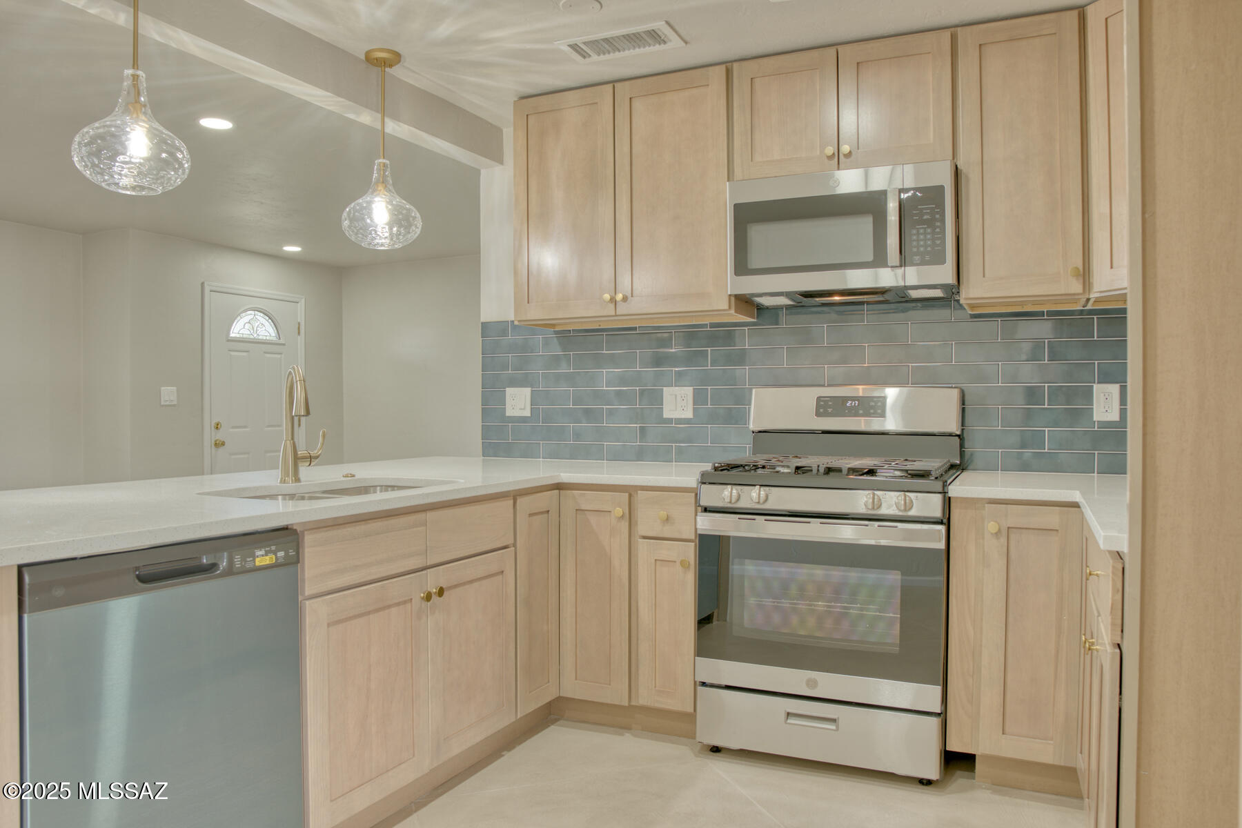 602 North Swan Road Tucson, AZ 85711 - Photo 6 of 50 Gallery Image 6