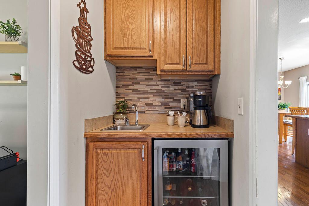 4656 Liberty Road Delaware, OH 43015 - Photo 14 of 39 Butler's Pantry