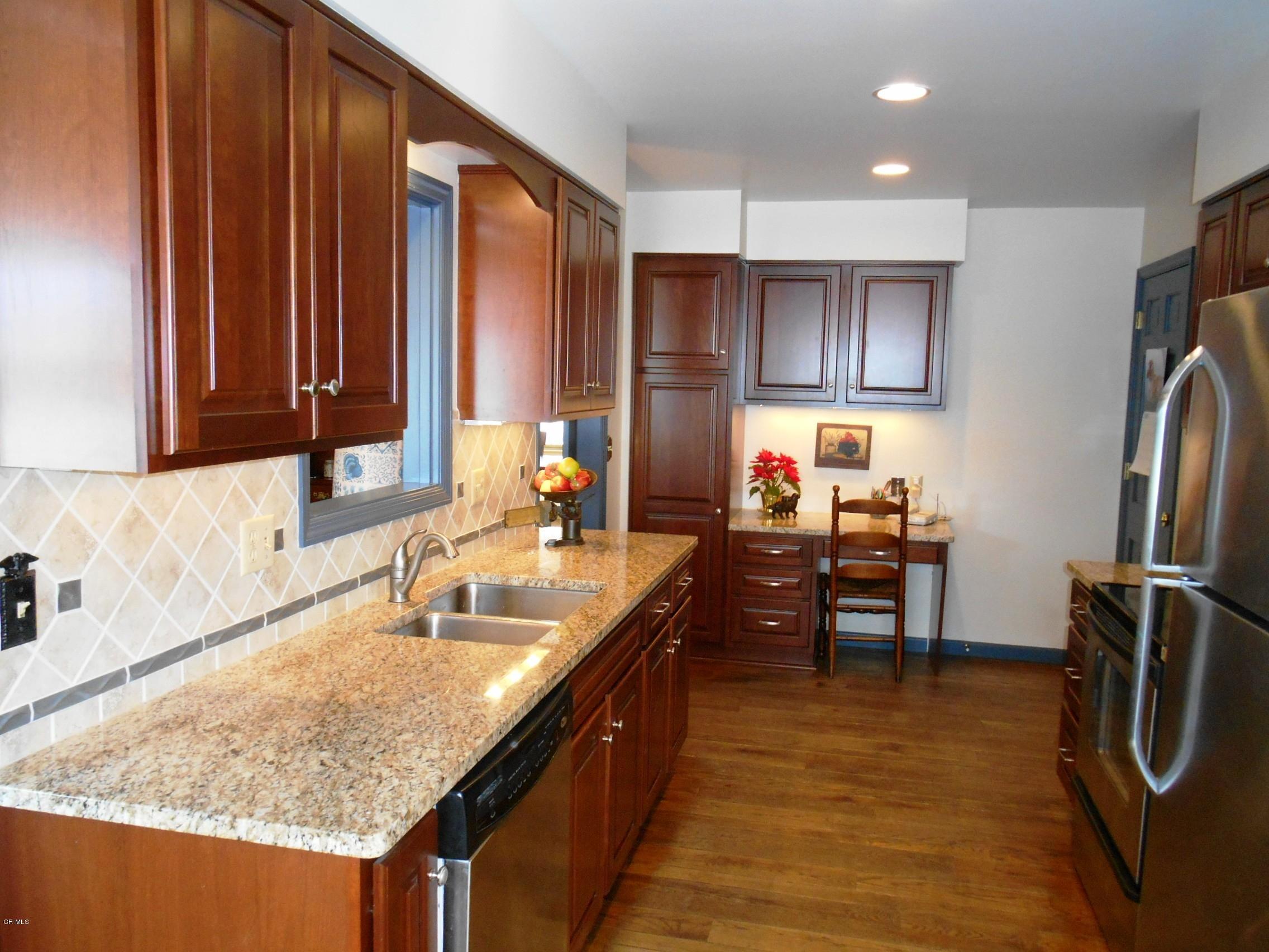 2327 Dorset Road Columbus, OH 43221 - Photo 14 of 37