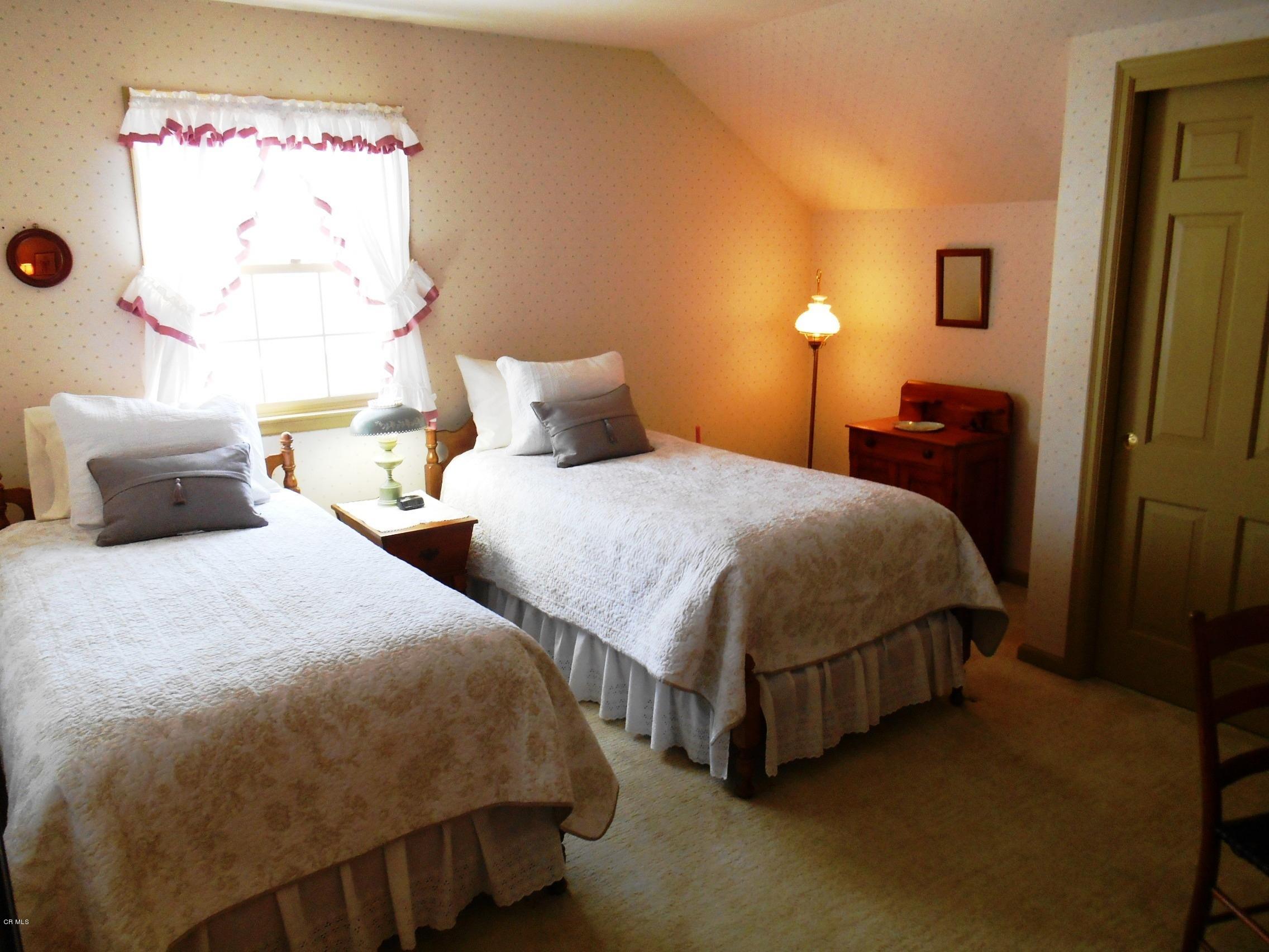 2327 Dorset Road Columbus, OH 43221 - Photo 24 of 37