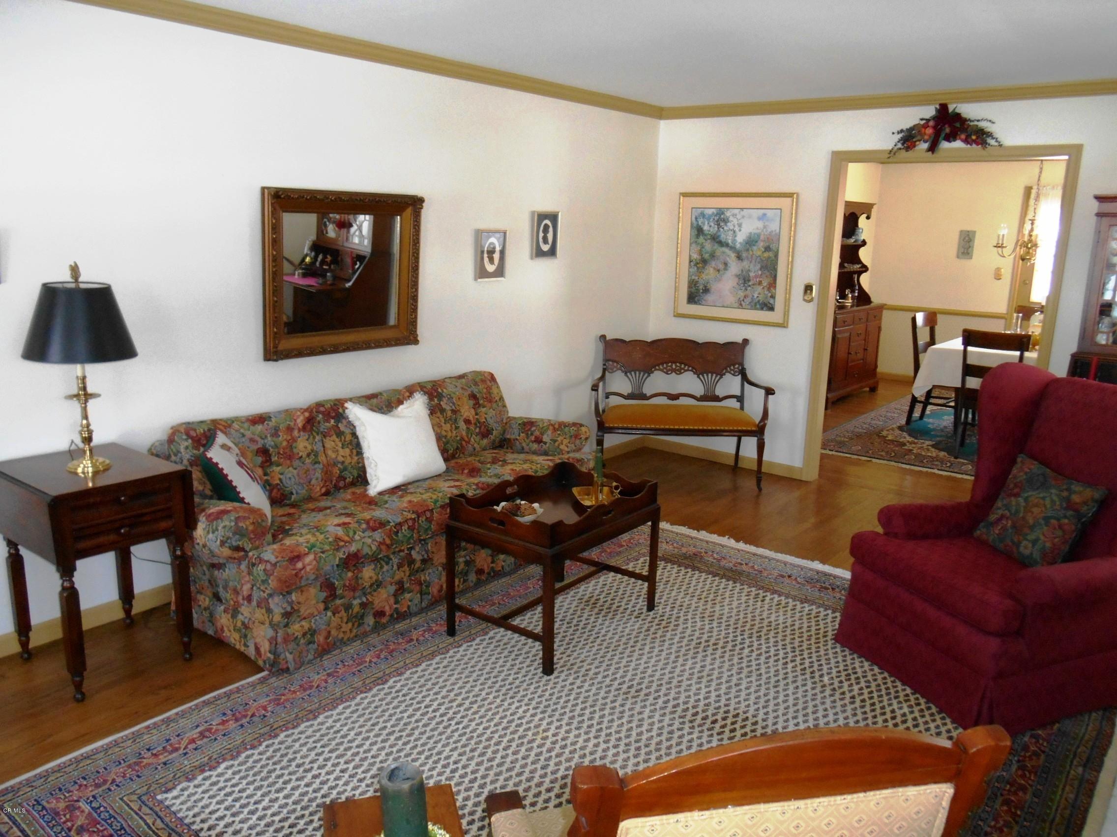 2327 Dorset Road Columbus, OH 43221 - Photo 4 of 37