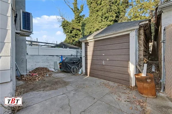 a view of a garage