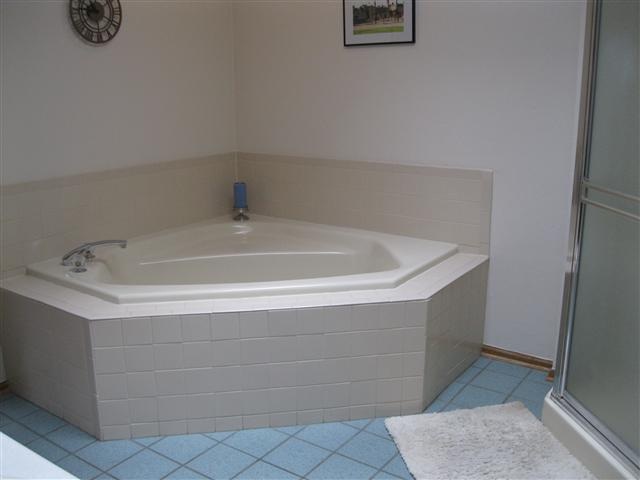 1544 Ridgeline Road Rockton, IL 61072 - Photo 10 of 19 Large Soaking Tub