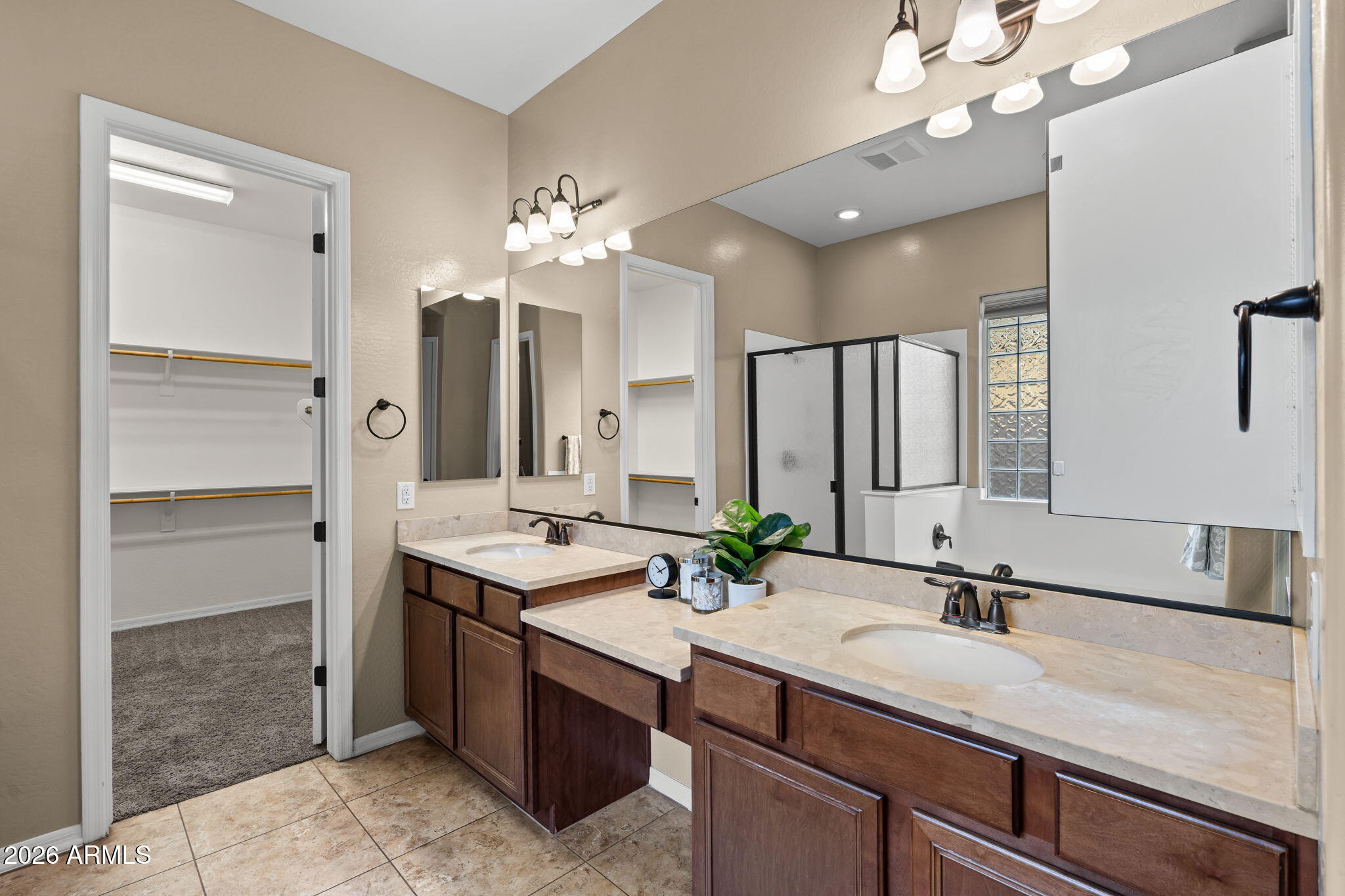 3702 East Robin Lane Gilbert, AZ 85296 - Photo 25 of 39 Primary Bath