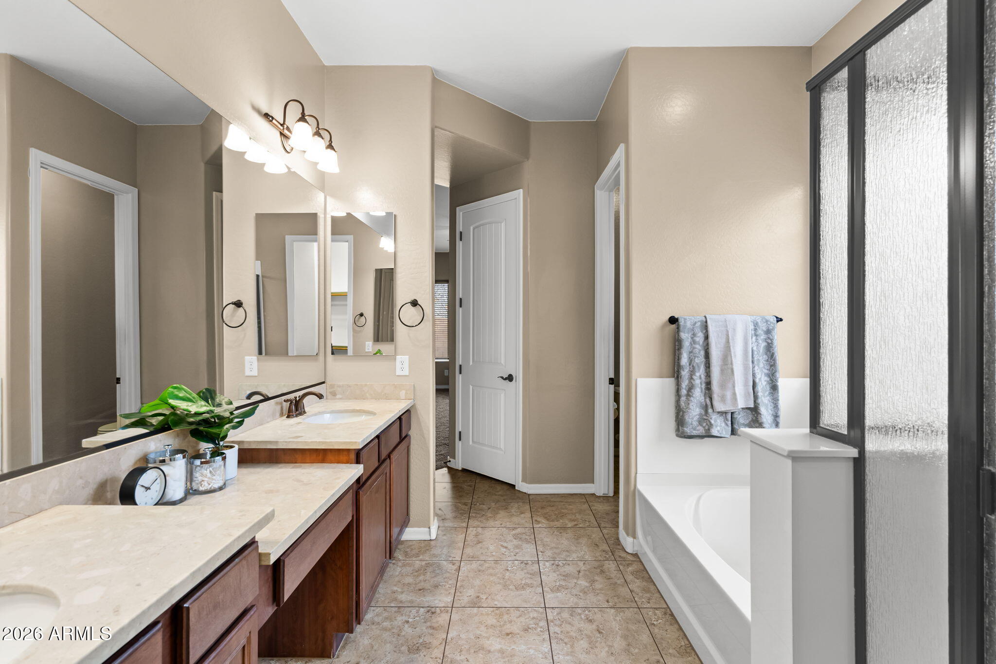 3702 East Robin Lane Gilbert, AZ 85296 - Photo 26 of 39 Primary Bath