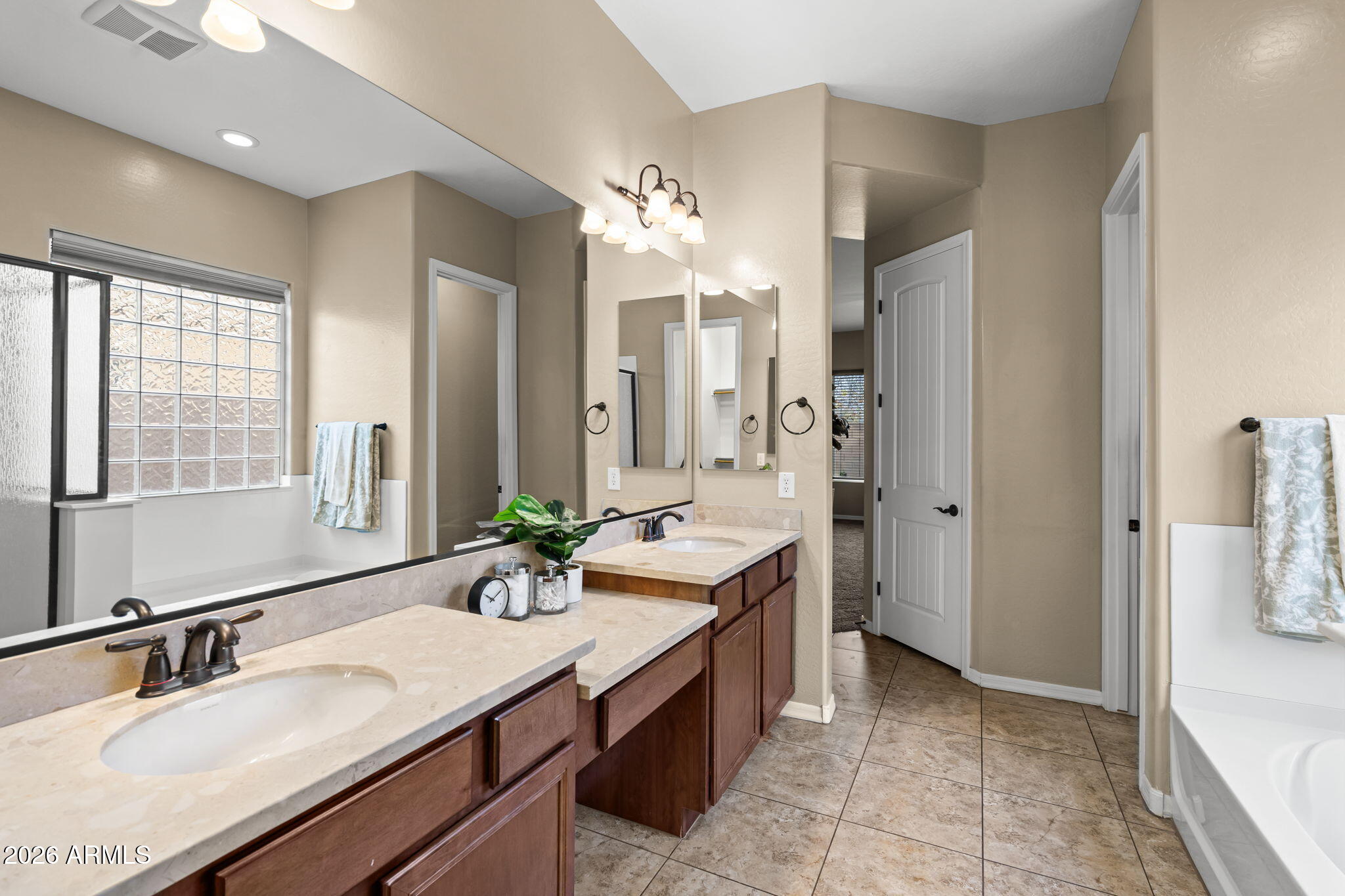 3702 East Robin Lane Gilbert, AZ 85296 - Photo 27 of 39 Primary Bath