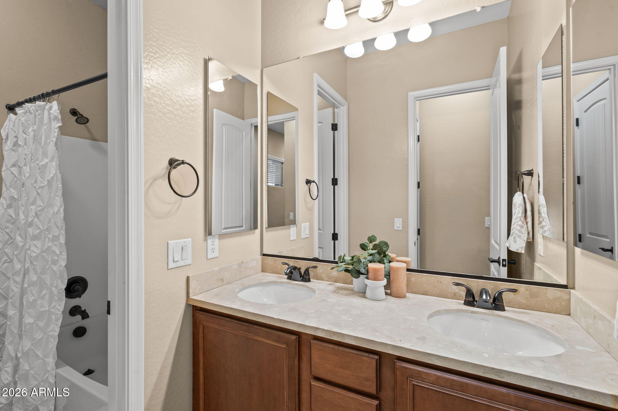 3702 East Robin Lane Gilbert, AZ 85296 - Photo 31 of 39 Guest Bath