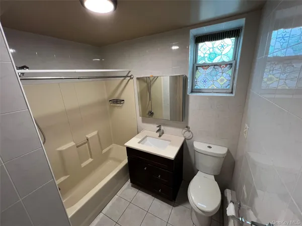 $1,850 | 40-41 215th Place | Bayside