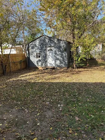 $1,800 | 1109 West Main Street, Denison, TX 75020