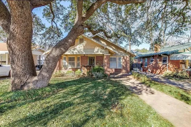 $553,000 | 2316 West Magnolia Avenue, Fort Worth, TX 76110