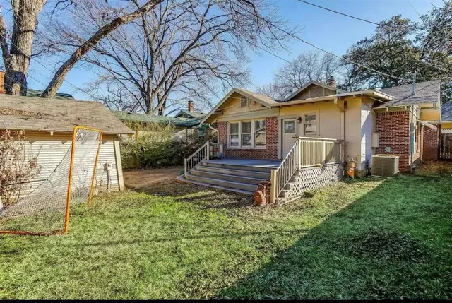 $553,000 | 2316 West Magnolia Avenue, Fort Worth, TX 76110