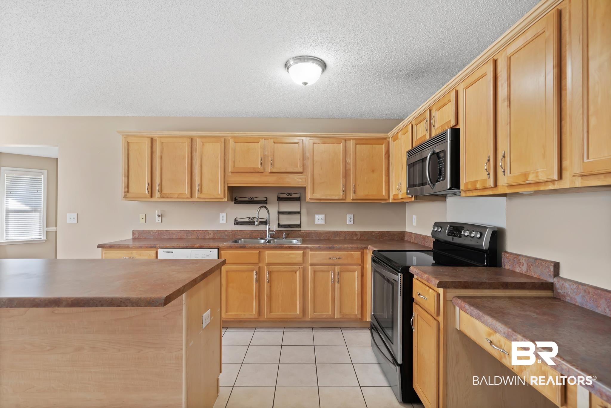 1064 Amazon Drive Foley, AL 36535 - Photo 3 of 26 Kitchen