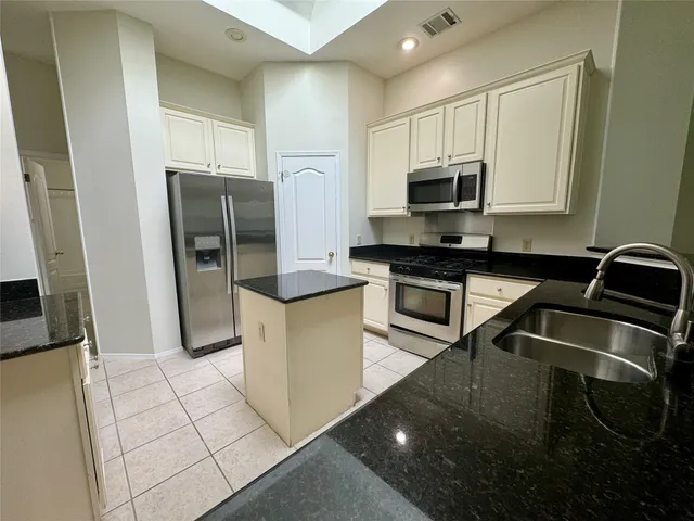 $2,095 | 8507 Bobcat Drive, Round Rock, TX 78681