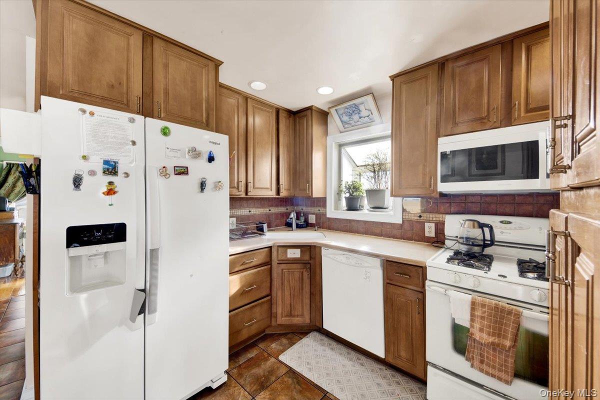 2-34 B 28 Street Queens, NY 11691 - Photo 6 of 25