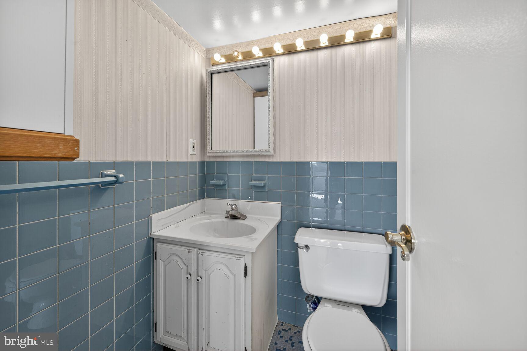 1111 University Boulevard West, Unit 1016 & 1017 Silver Spring, MD 20902 - Photo 15 of 38 a bathroom with a toilet sink and mirror